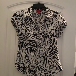 Sunny Leigh cap sleeve button down top.